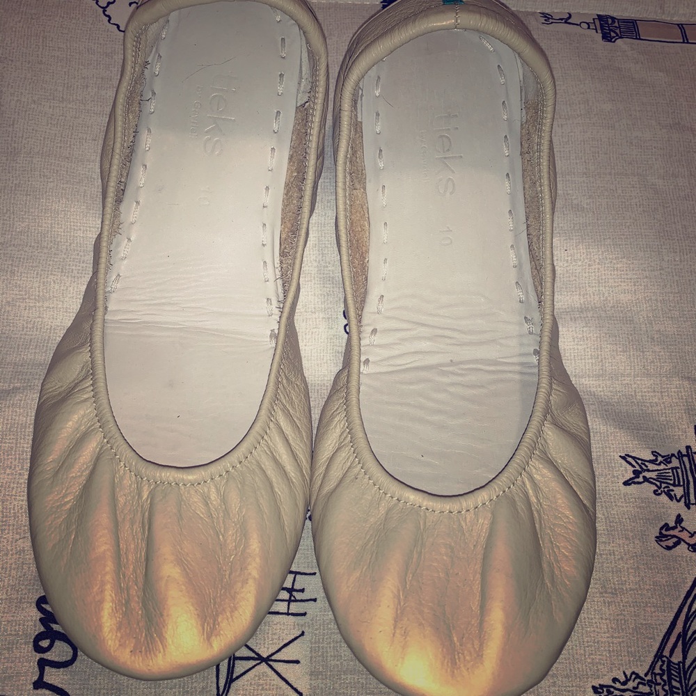 Tieks flats